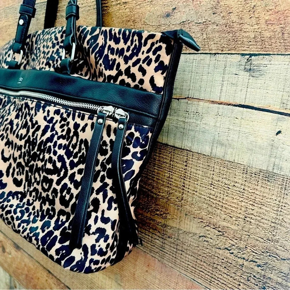 Tutilo Leopard Carey The Day Large Bag - Picture 3 of 10